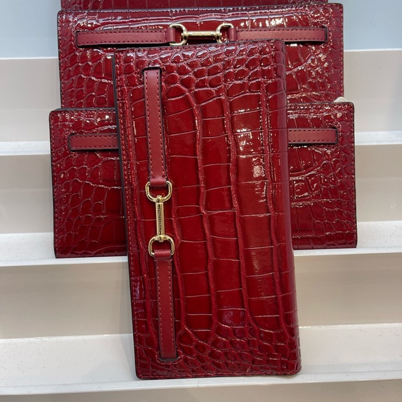 MICHAEL KORS Carson Large Snap Crocodile Embossed Bifold Wallet
Cherry 
NWT - Picture 6 of 16